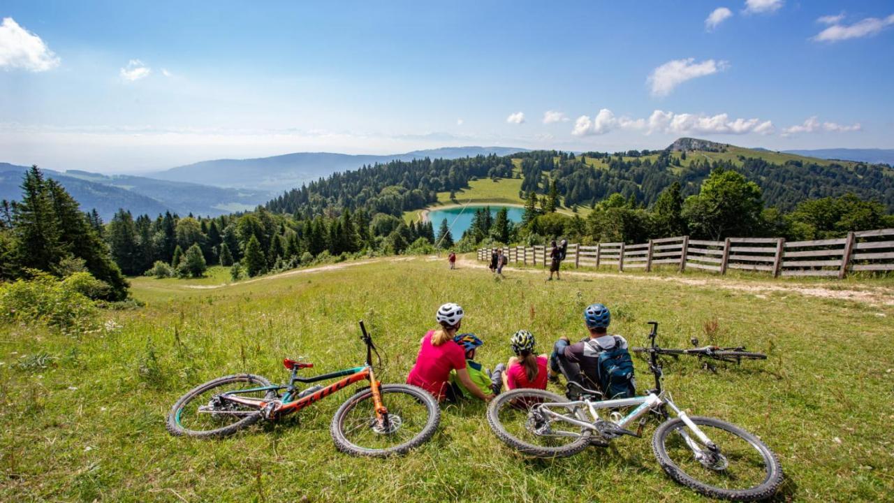 Au-Doux-Altic Chalet Romantique Avec Jacuzzi Et Sauna Métabief Kültér fotó